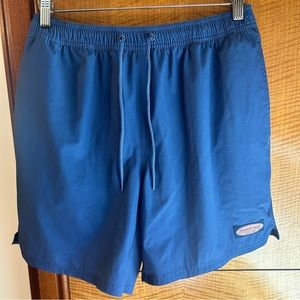 Vineyard Vines Men’s Fine Line Stripe Chappy Swim Trunks